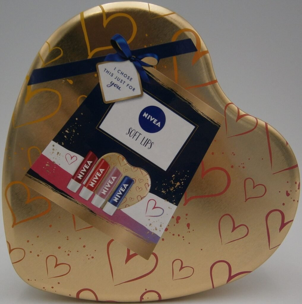 Nivea fémdoboz Soft Lips ajakápoló 4x4,8 g /Original, Strawberry, Cherry, Pearl/ – front